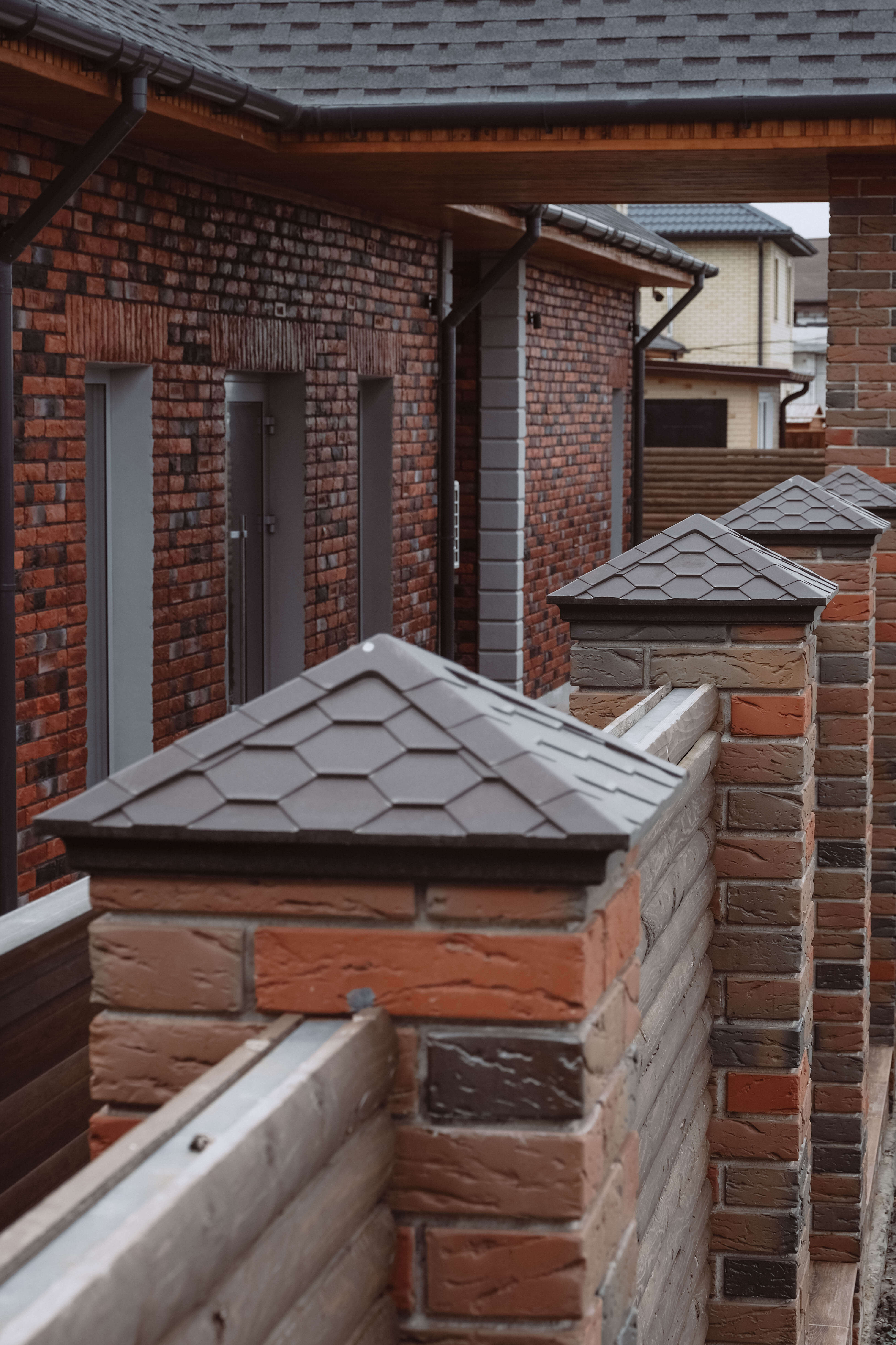 Колпак Zking Эверест Коричневый на столб 1.5х1.5 кирпича (390х390мм) в Гулькевичах фото